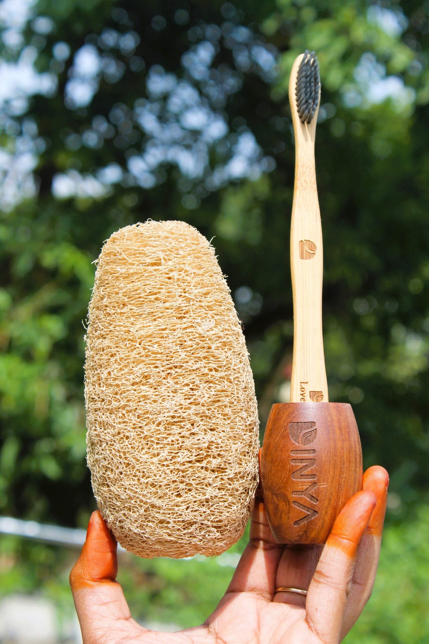 Dinya loofah and toothbrush with holder