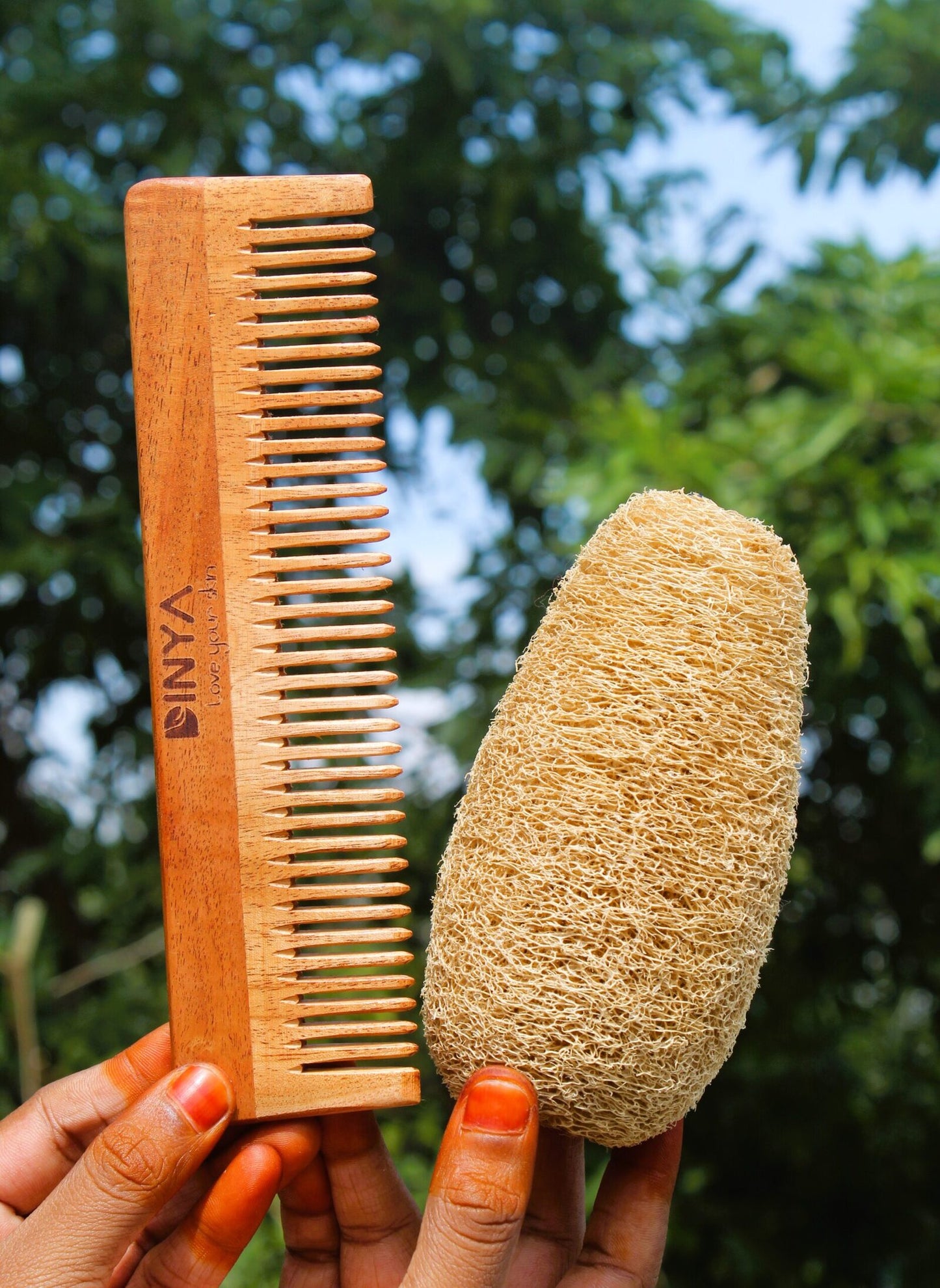 Dinya Wide Neem Comb and Natural Loofah Set