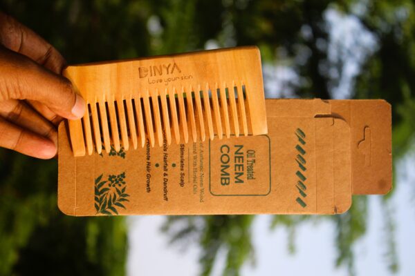 Dinya Wide Neem Comb