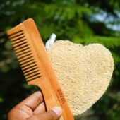 Dinya loofah and wide handle comb